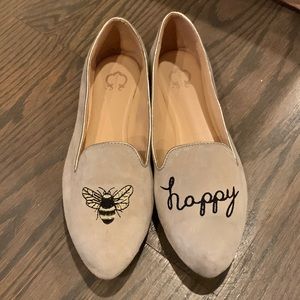 C wonder bee happy flats